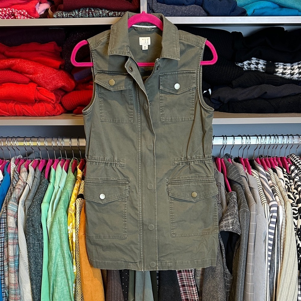 A New Day olive front snap/zipper closure 4 pocket vest size XS